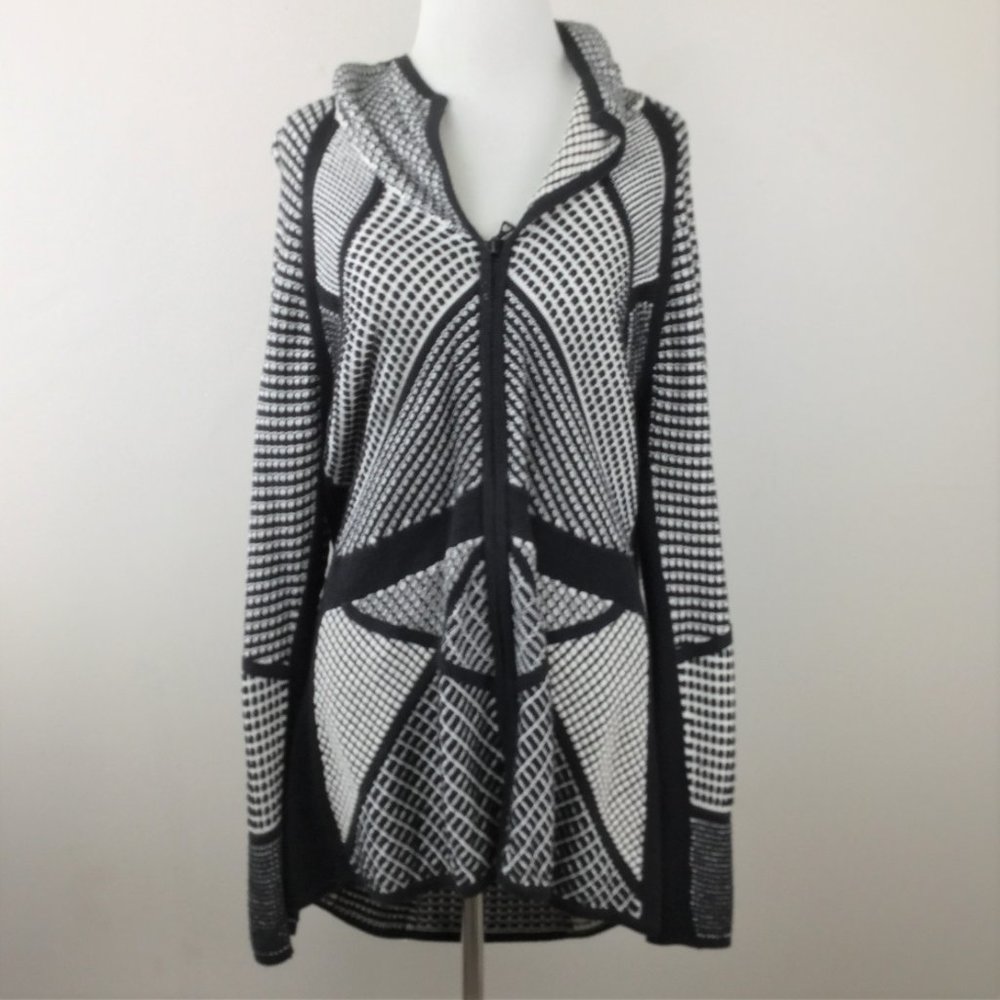 Black & White Geometric Zip Hoodie-like Light Cotton Sweater - Picture 8 of 8